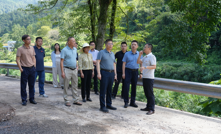 集团党委书记、董事长肖志勇赴古丈县鲇溪村调研指导乡村振兴工作